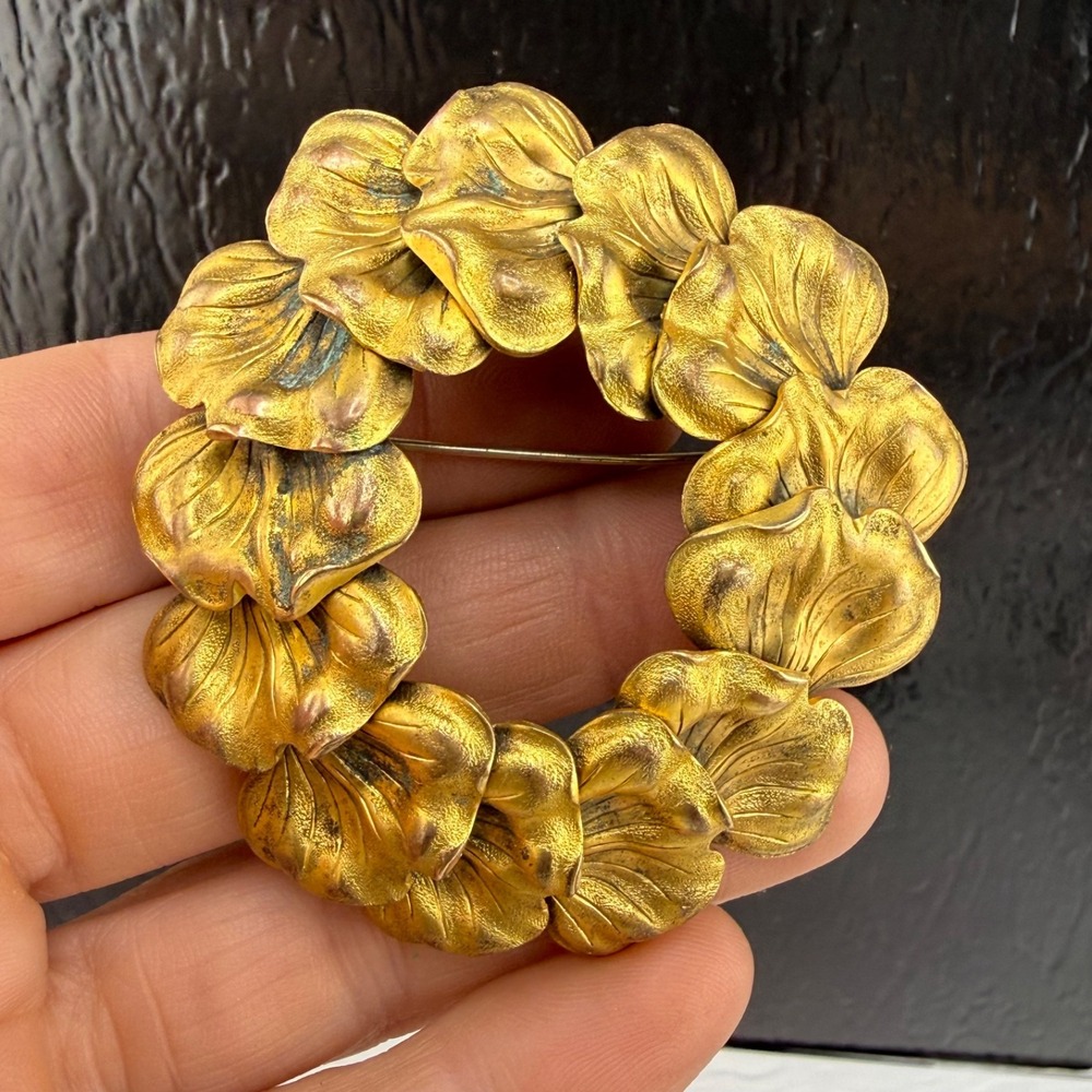 Vintage Estate Layered Leaf Brooch Gold Tone Wreath Textured Botanical Pin